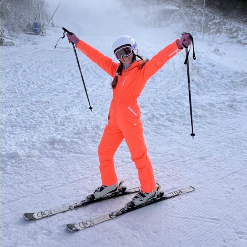 FREE PEOPLE - luxe all prepped ski suit!! Worn once! So warm and fashionable🩷